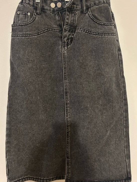 Dresses & Skirts - High-Waist Black Denim Midi Skirt